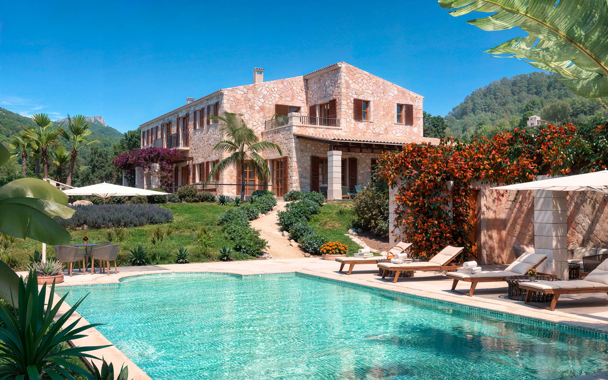 Renders de una villa rústica de lujo en Santanyí, Mallorca