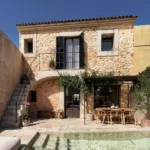 Renders fotorrealistas para adosado. Architectural renders of a patio for a townhouse in Es Llombards